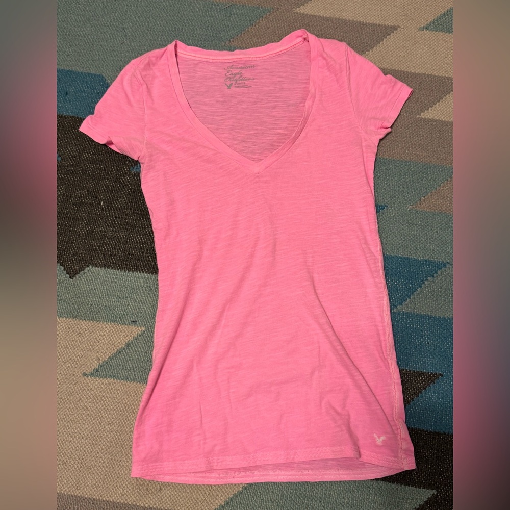 American Eagle Outfitters Pink V-Neck Tee